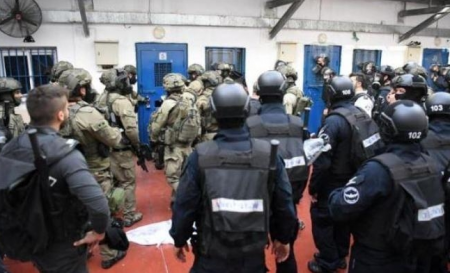 قوات الإحتلال تقتحم قسم "1" في سجن جلبوع وتعتدي على الأسرى